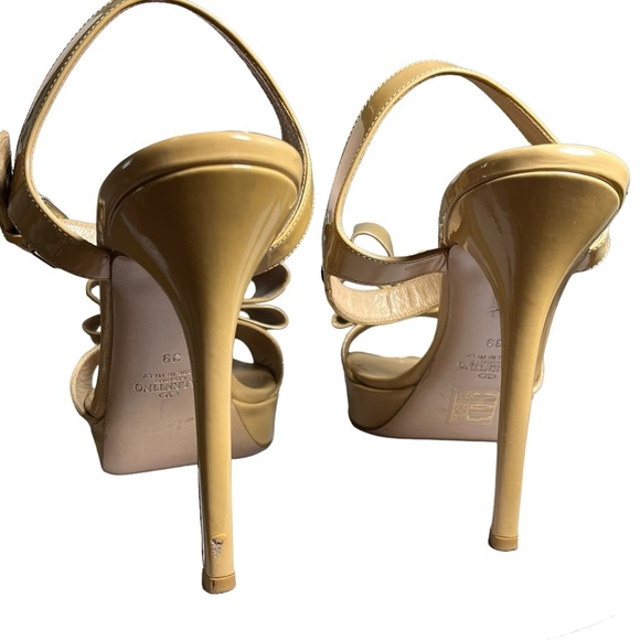 Valentino Garavani Patent Leather Bow Ankle Strap Sandals Heels Nude size 8.5 - Picture 8 of 10
